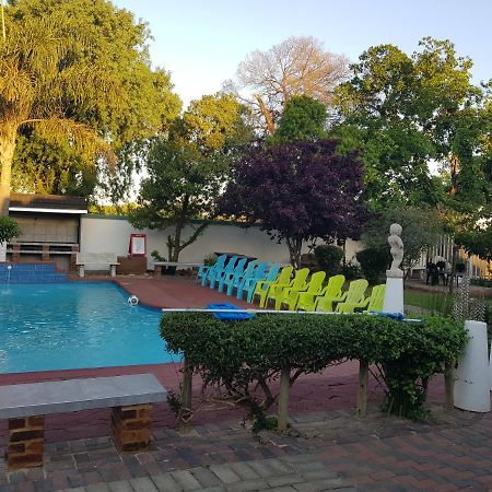 Good 2 Go Guest House Benoni Esterno foto