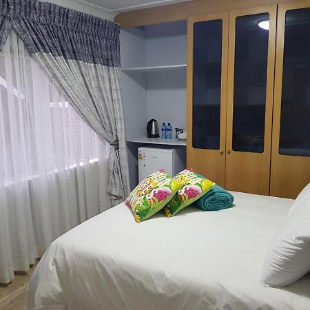 Good 2 Go Guest House Benoni Esterno foto