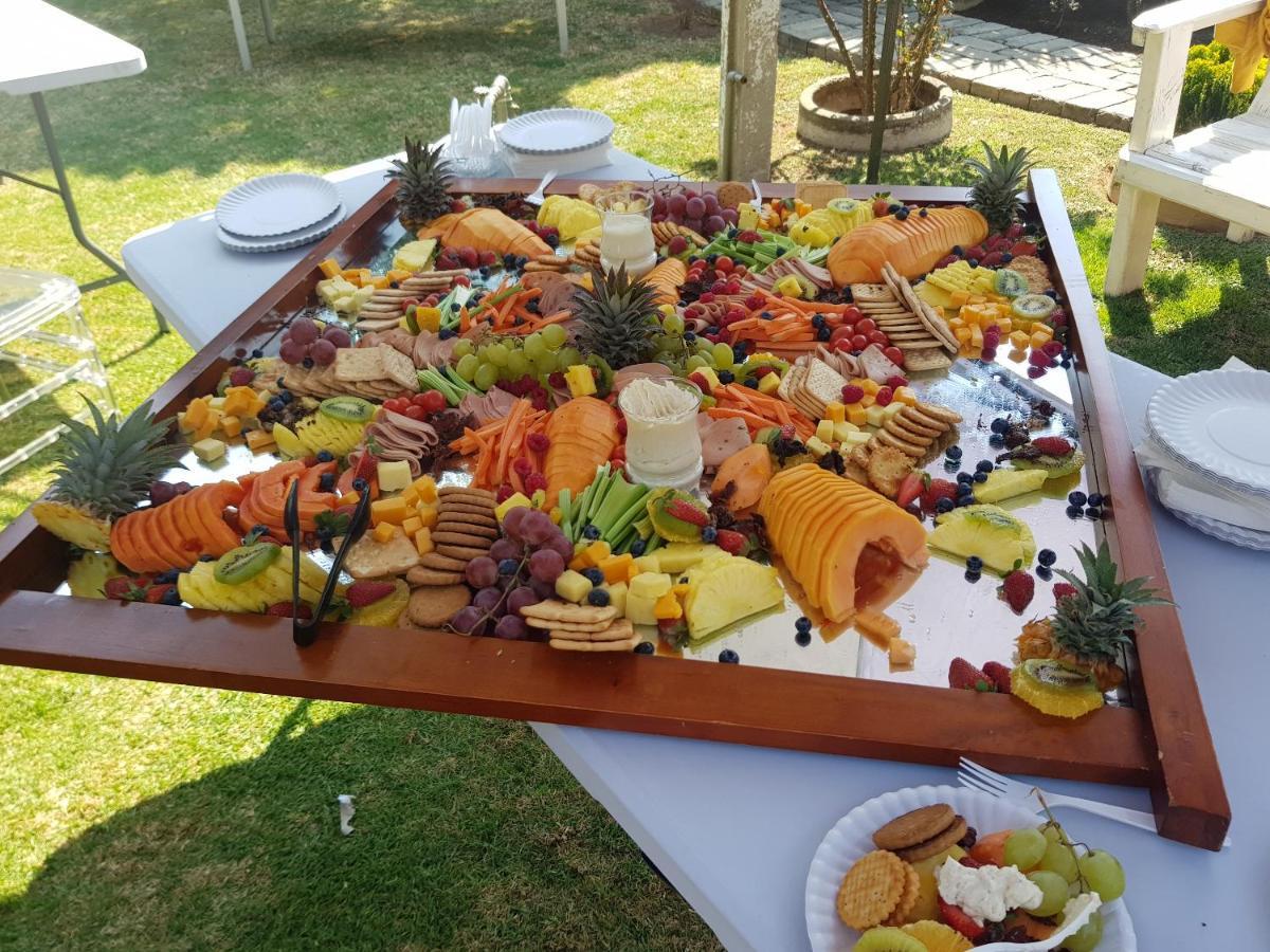 Good 2 Go Guest House Benoni Esterno foto