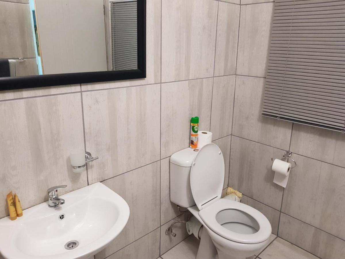 Good 2 Go Guest House Benoni Esterno foto