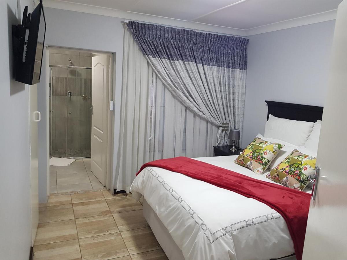 Good 2 Go Guest House Benoni Esterno foto