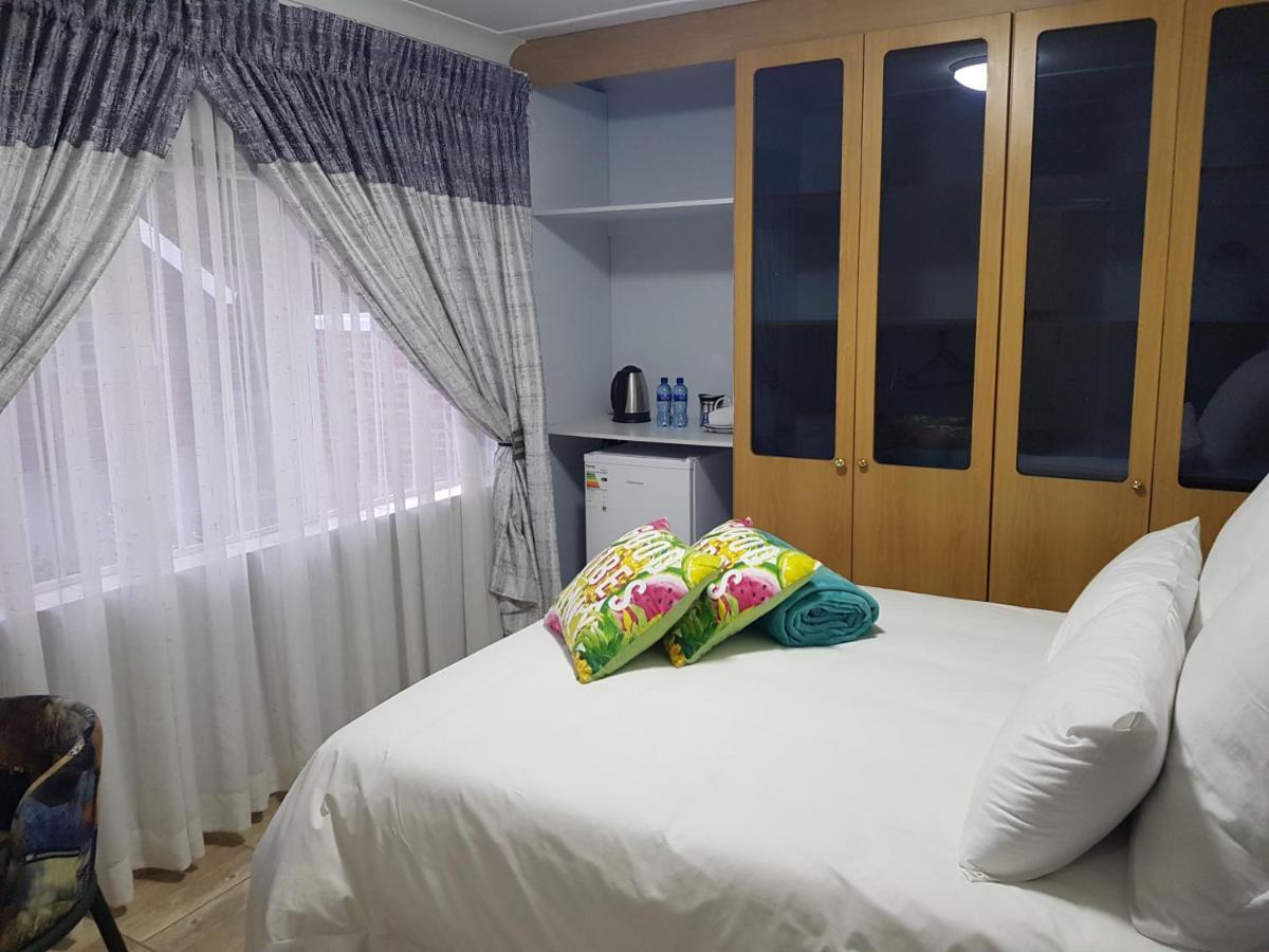 Good 2 Go Guest House Benoni Esterno foto