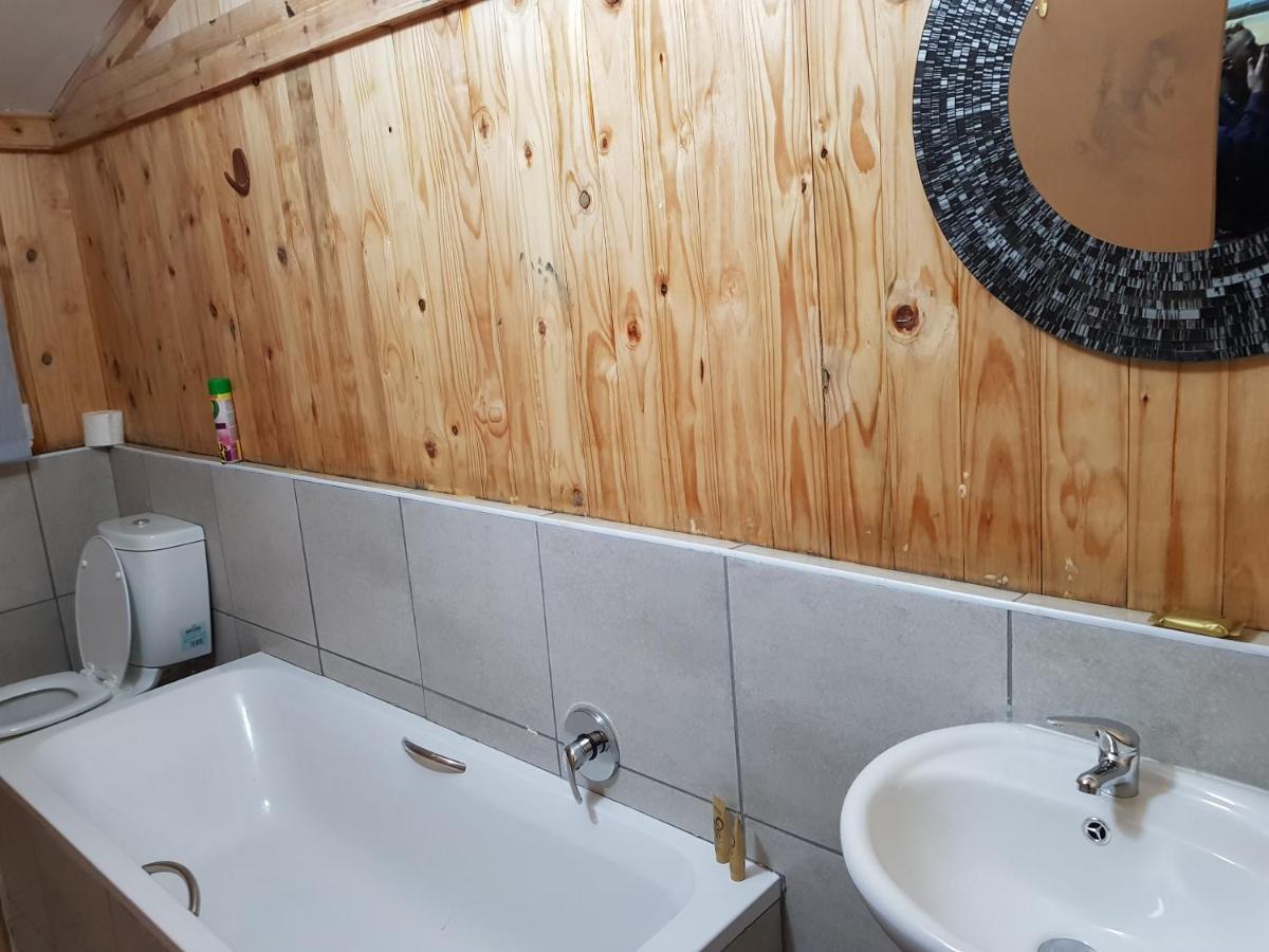 Good 2 Go Guest House Benoni Esterno foto